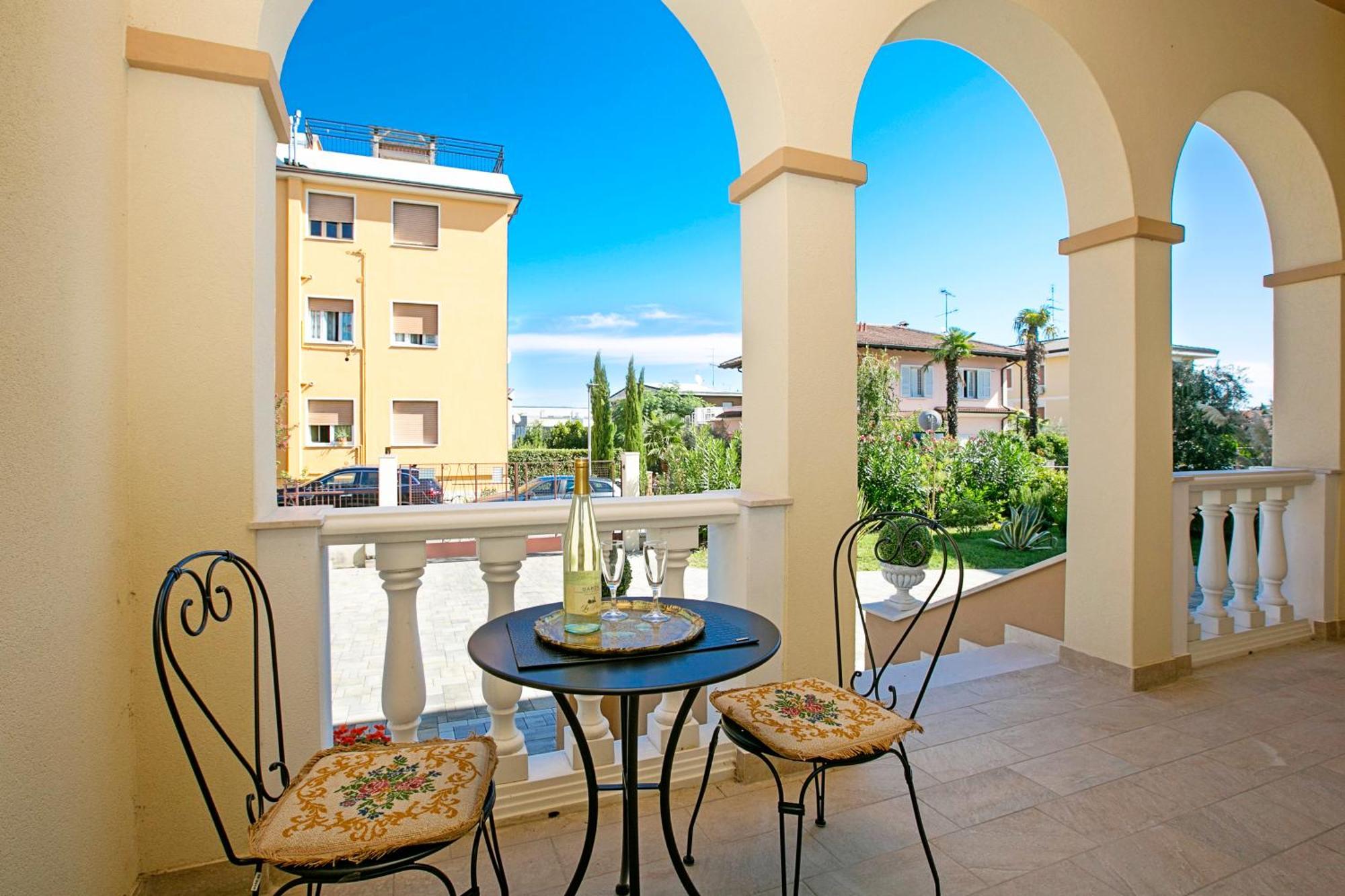 Villa Mimosa - Appartamento 1 - Happy Rentals Desenzano del Garda Zewnętrze zdjęcie